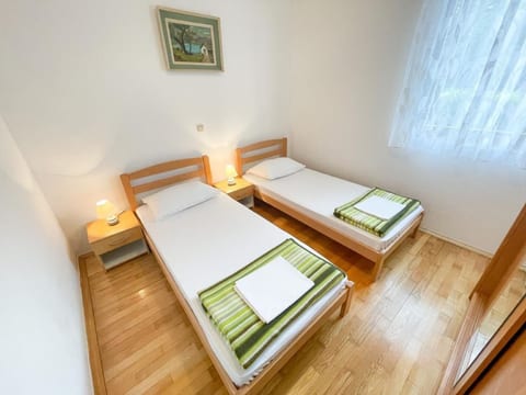 Appartement in Jadranovo mit Terrasse