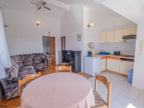 Appartement in Jadranovo mit Gemeinsamem Garten