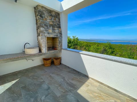 in Crikvenica mit Grill, Terrasse und Garten