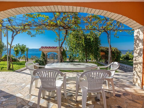 Appartement in Crikvenica mit Großem Garten