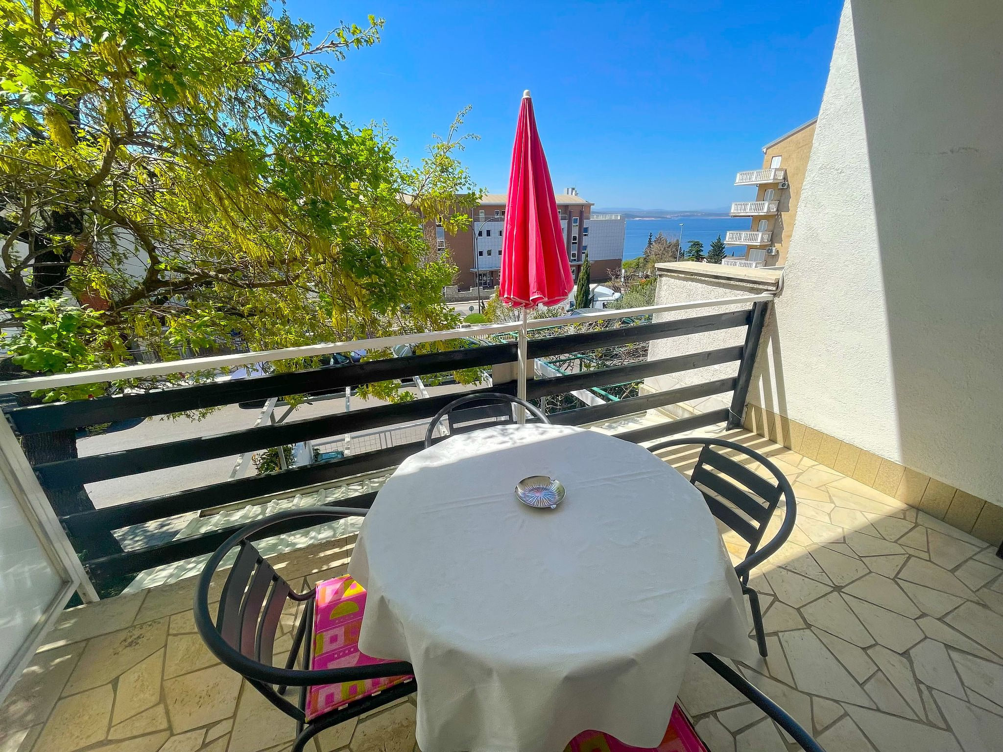 Appartement in Crikvenica mit Möbliertem Balkon