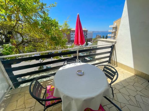Appartement in Crikvenica mit Möbliertem Balkon