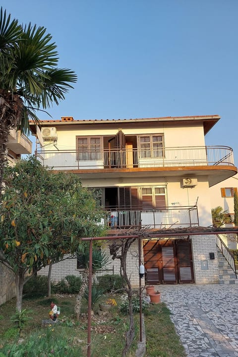 "Belle-Vue" mit Terrasse