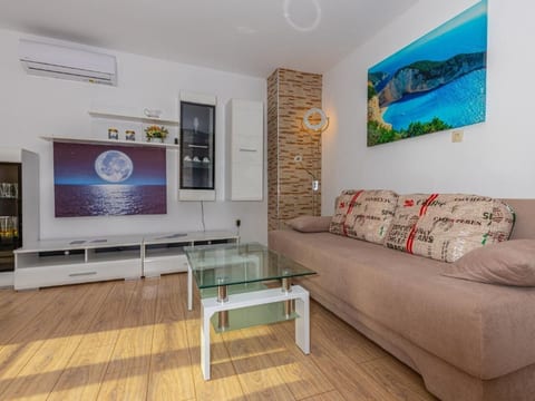 Nette Ferienwohnung in Crikvenica mit Grill und Strand in der Nähe