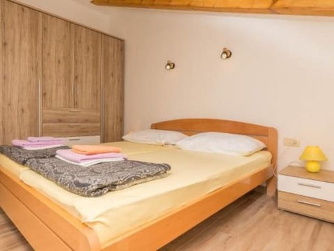 Appartement in Crikvenica mit Terrasse und Grill und Nah am Strand