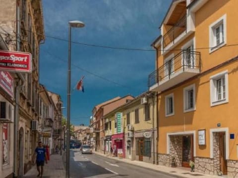 Wohnung in Crikvenica mit Grill und Terrasse