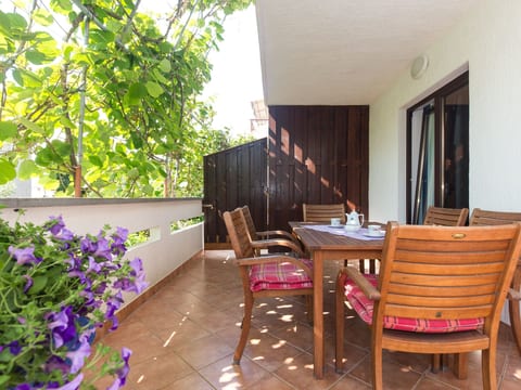 2-Zimmer-Wohnung mit 1 Badezimmer und Terrasse