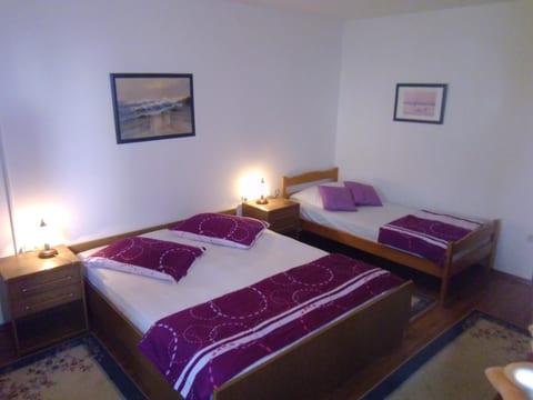 2-Zimmer-Wohnung mit 1 Badezimmer und Terrasse