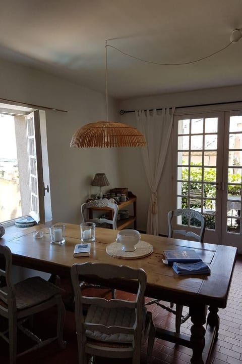 Provenzalisches Haus aus Naturstein in Gigondas