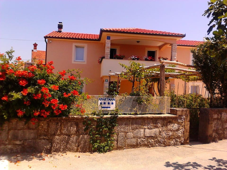 Große Wohnung in Gabonjin mit Eigener Terrasse - Milohnići