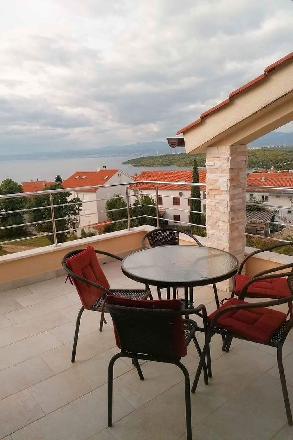 mit Terrasse