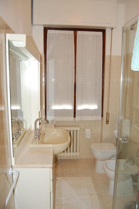Wohnung Annetta mit Sicht auf See und Berge 75 m²