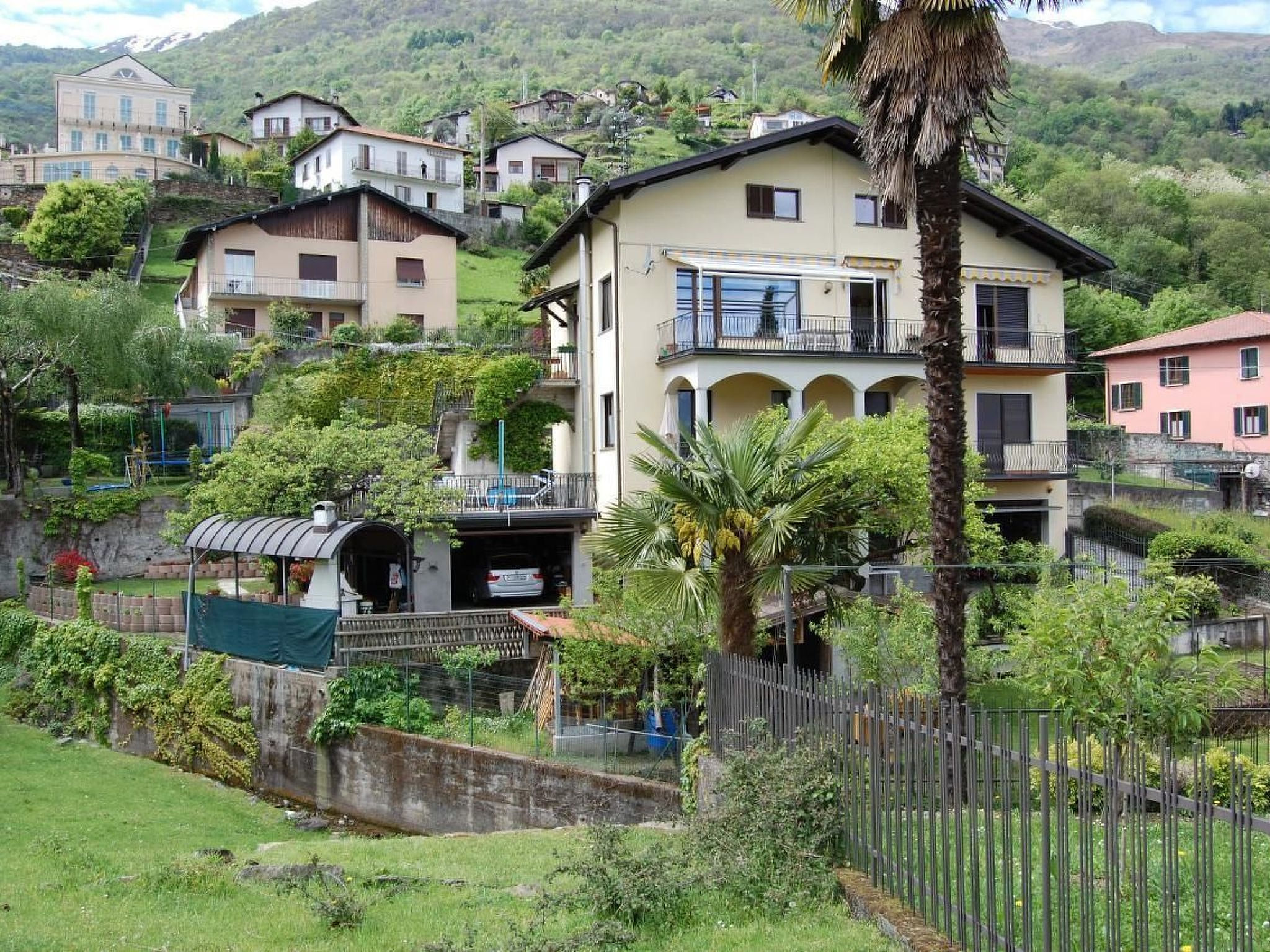 Wohnung Annetta mit Sicht auf See und Berge 75 m²