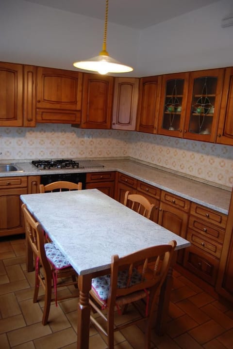 Wohnung Annetta mit Sicht auf See und Berge 75 m²