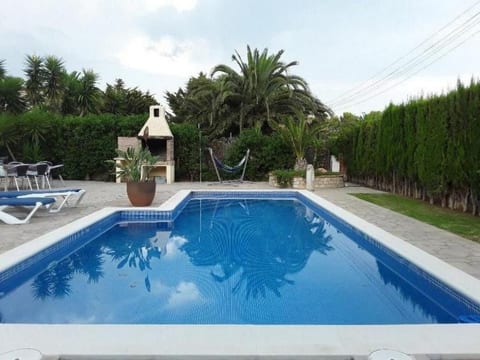 mit Pool am Meer