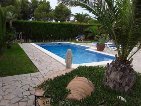 mit Pool am Meer