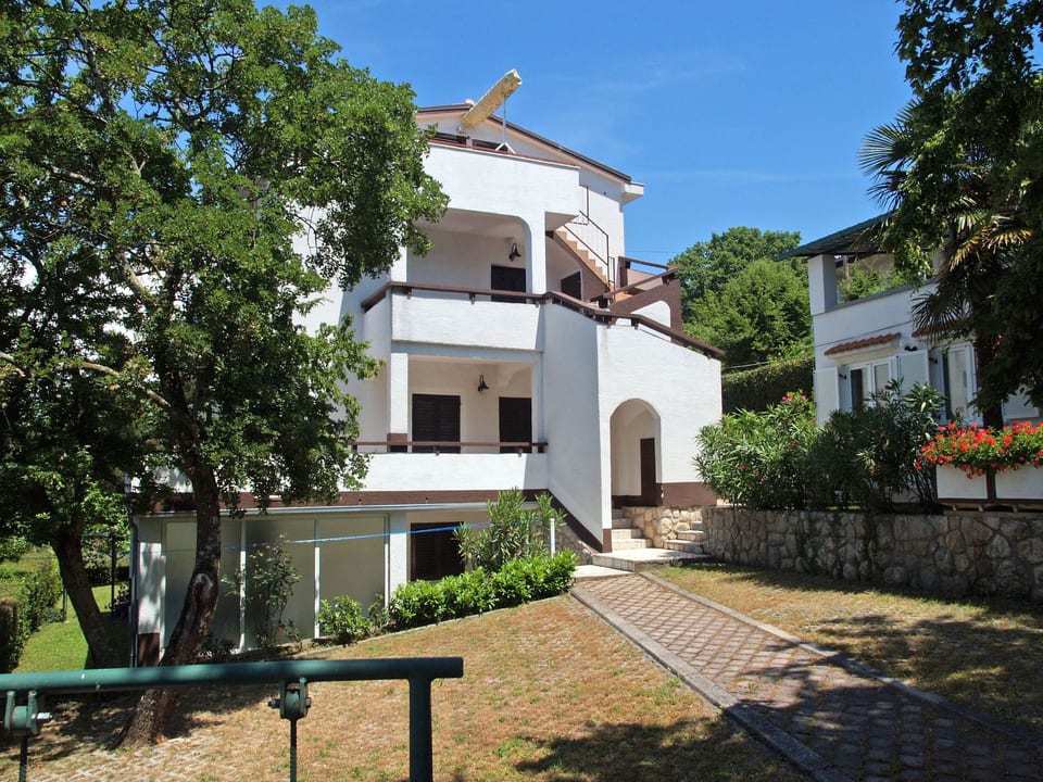 mit einem privaten Balkon mit Meerblick - Njivice