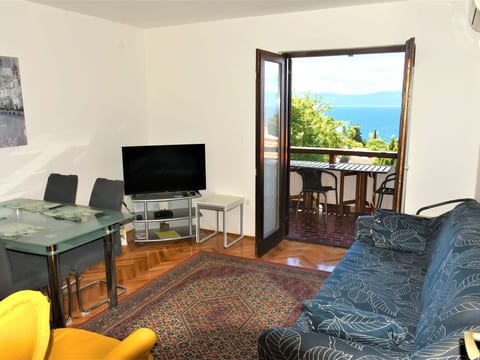 mit einem privaten Balkon mit Meerblick