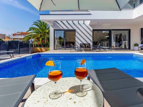 De lux "Villa Bieca", in der Nähe des Sandstrandes