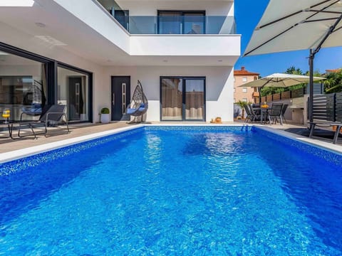 De lux "Villa Bieca", in der Nähe des Sandstrandes