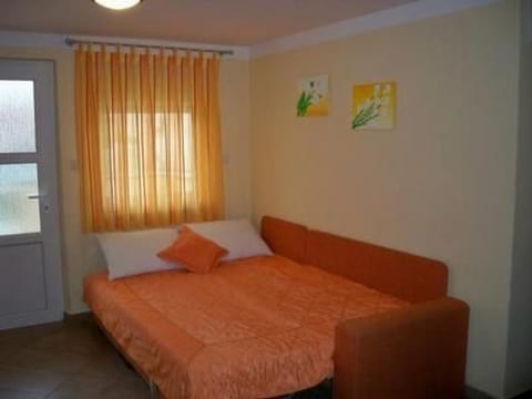 mit Blick auf das Wasser