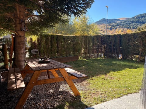 Wohnung mit privatem Garten und gemütlichem Puig Falcó 2 Vall de Boí