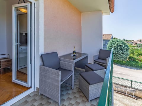 mit Terrasse