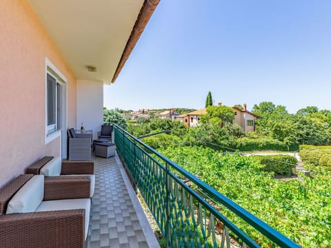 mit Terrasse