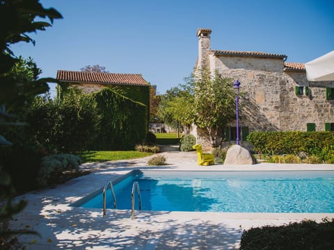Renovierte Ferienwohnung in Karlovići mit Terrasse, Grill und gemeinsamem Pool