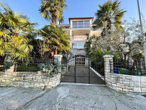 Appartement in Rovinj mit Garten, Terrasse und Grill
