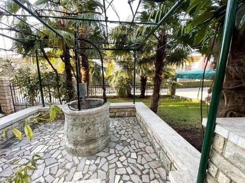 Schöne Ferienwohnung in Rovinj mit Garten, Grill und Terrasse
