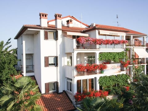 Appartement in Rovinj mit Terrasse, Grill und Garten