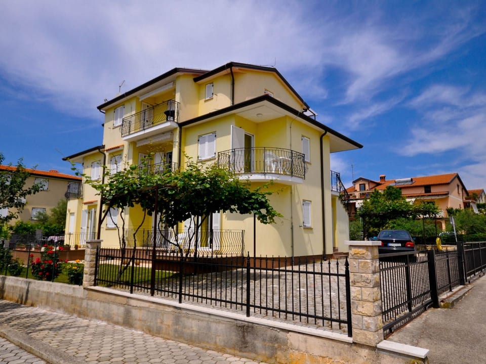 Wohnung Ana mit Balkon - Novigrad