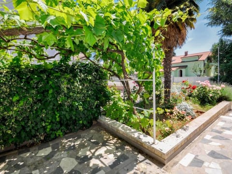 Modernes Apartment in Novigrad mit privatem Parkplatz