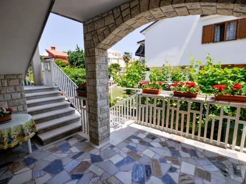 Modernes Apartment in Novigrad mit privatem Parkplatz