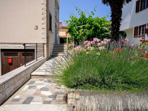 Modernes Apartment in Novigrad mit privatem Parkplatz
