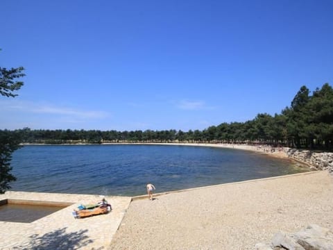 "Roza" mit Blick auf das Wasser
