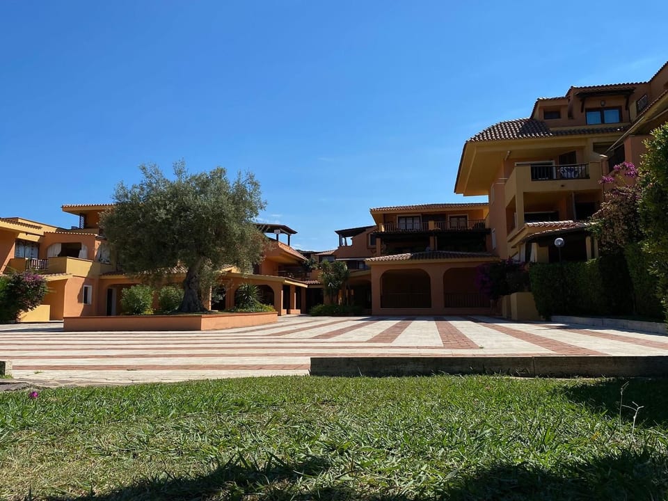 Große Drei-Zimmer-Wohnung am Golf von Marinella - Marinella