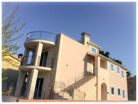 Moderne Ferienwohnung mit Terrasse nah am Strand