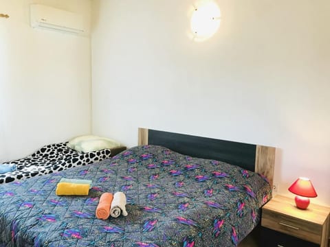 Schöne Wohnung in Babići mit Kleiner Terrasse