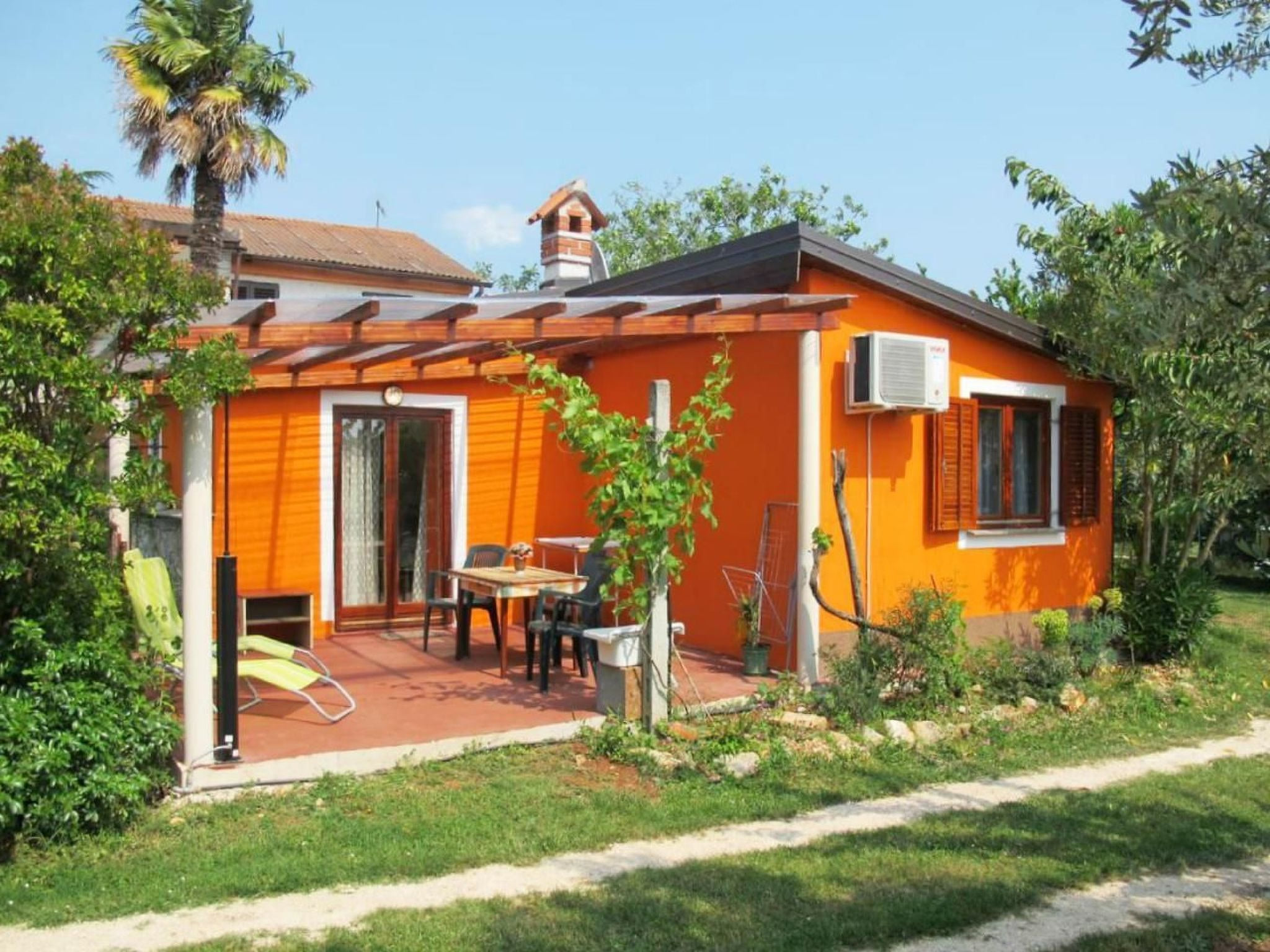 Schöne Wohnung in Babići mit Kleiner Terrasse