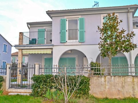 Klimatisierte Wohnung in Bašanija mit Grill