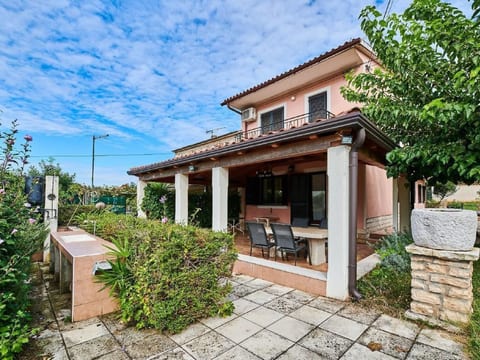 Wohnung in Valica mit Großem Garten