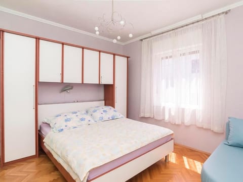 Große Wohnung in Umag mit Kleinem Balkon