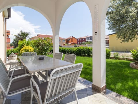 Schönes Ferienhaus mit Swimmingpool