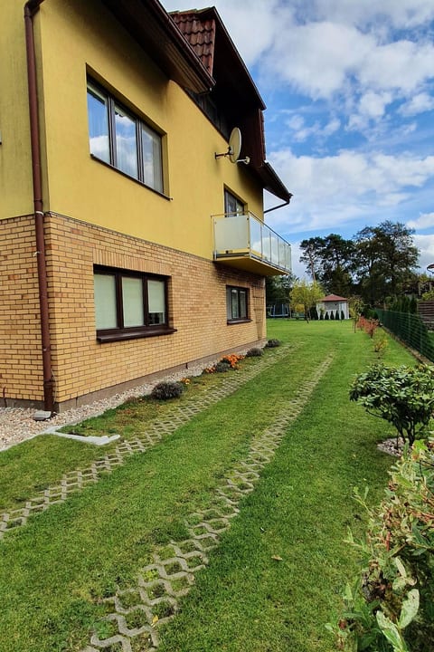 in Żarnowska mit Grill und Garten