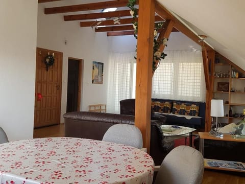 Dachgeschosswohnung in Zarnowska mit Panoramablick