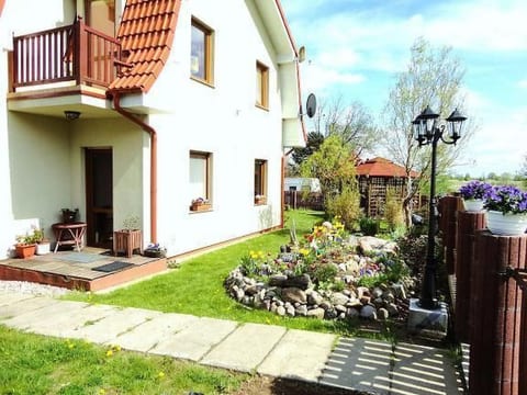 mit Terrasse