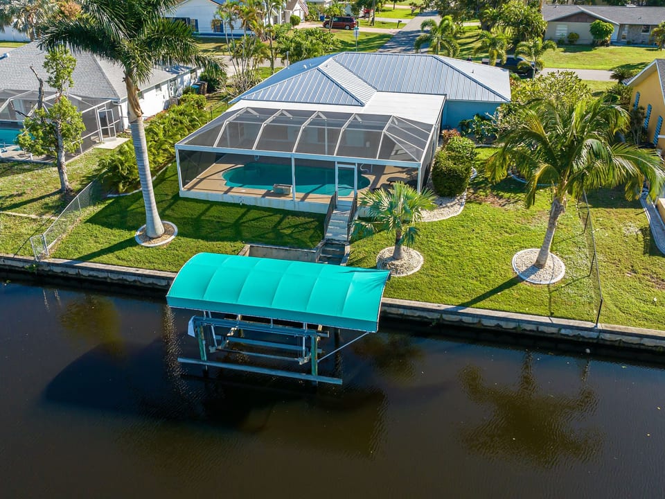 Maison familiale au bord de l'eau, quai privé et accès au golf - Cape Coral