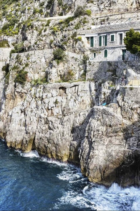 Villa mit Blick auf das Meer an der Amalfiküste
